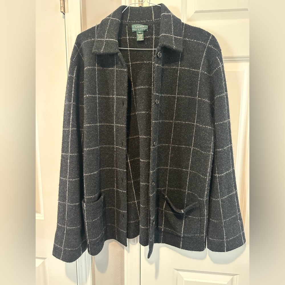 Vintage Ralph Lauren cardigan. 100% lambs wool. Size XL.